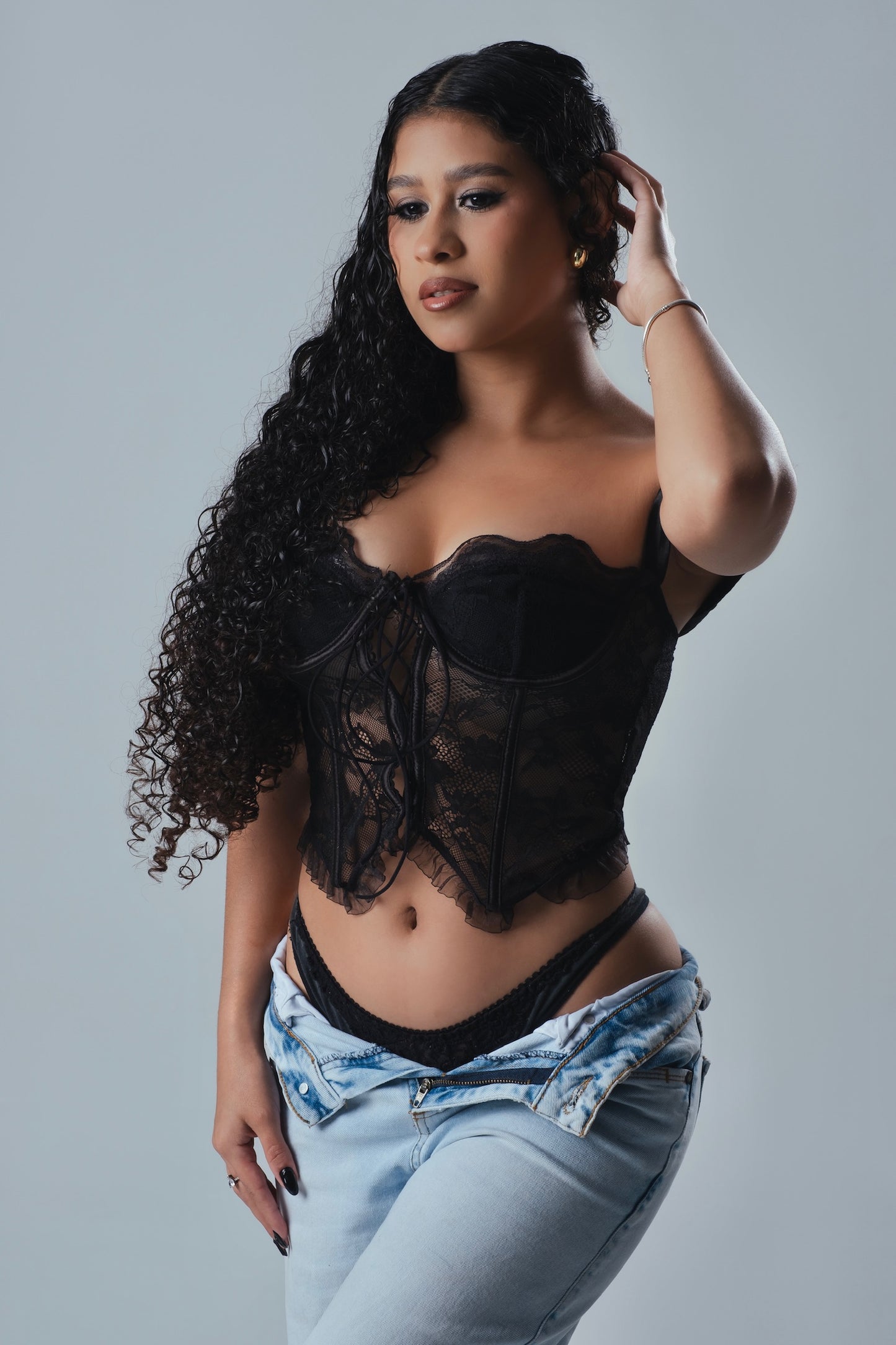 Corset de encaje de lazos delanteros y copas