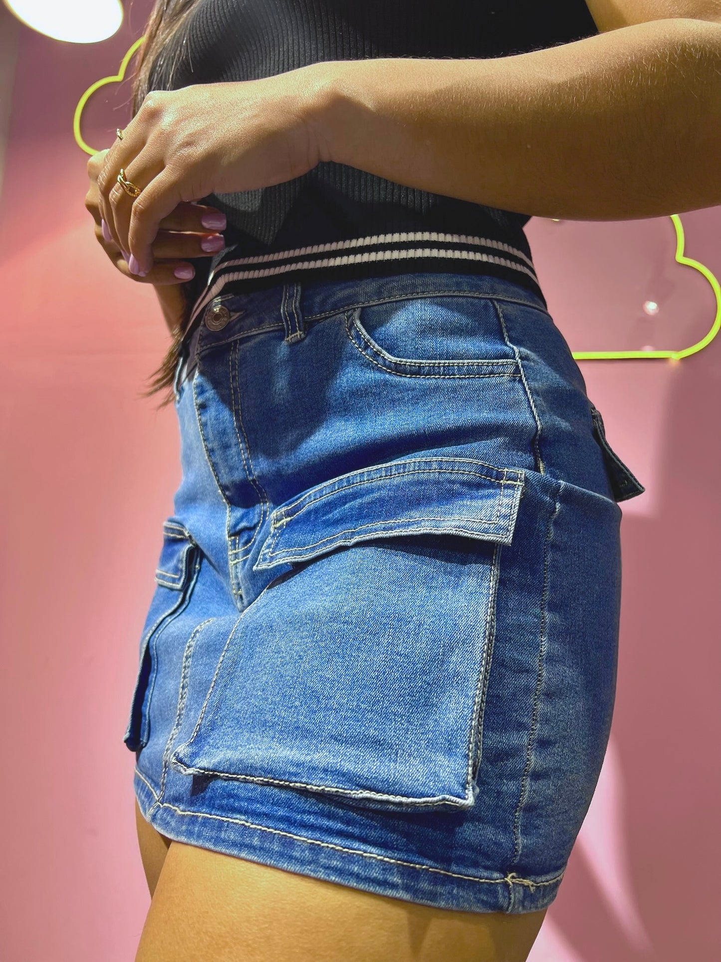 Falda cargo de jean con bolsillos delanteros