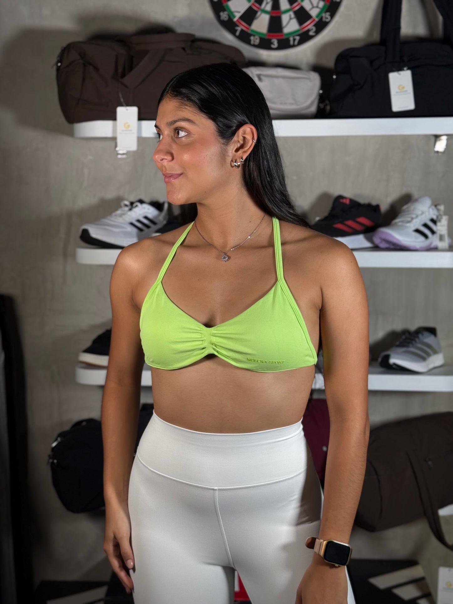 Top cuello V de tirantes y espalda descubierta MUSERA verde limón
