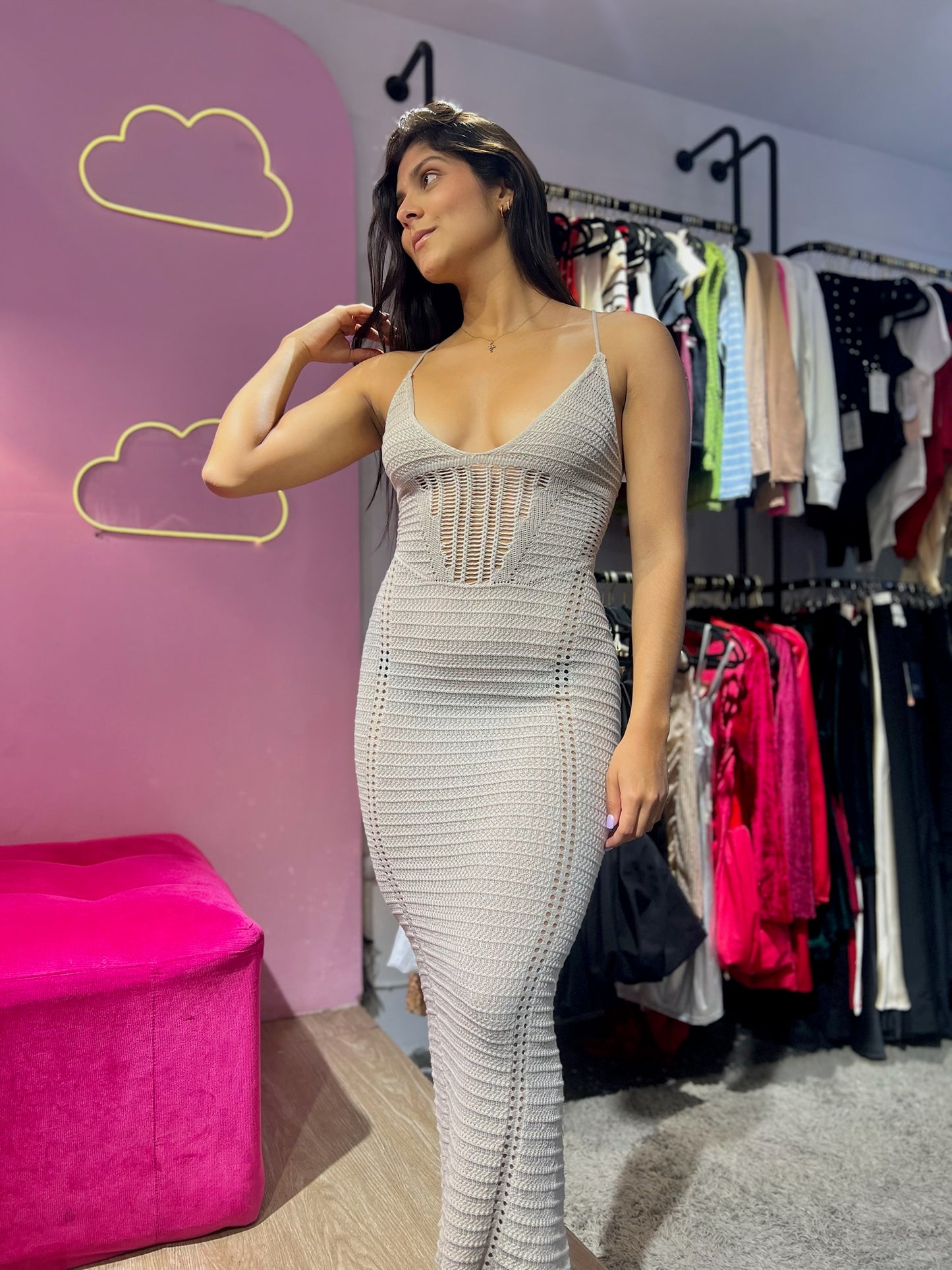 Vestido tejido largo corte sirena con escote beige