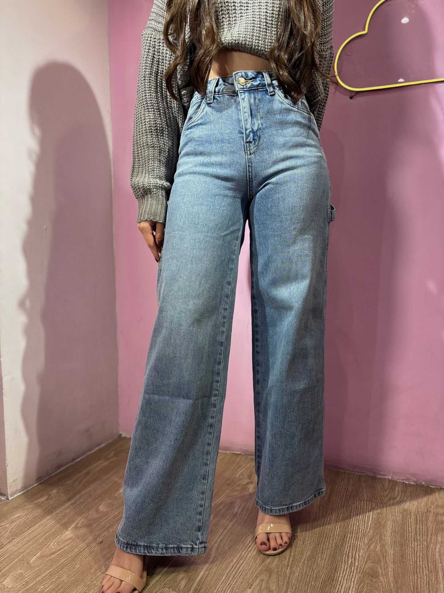 Jean wide leg tono medio con detalles de bolsillos POP SUGAR