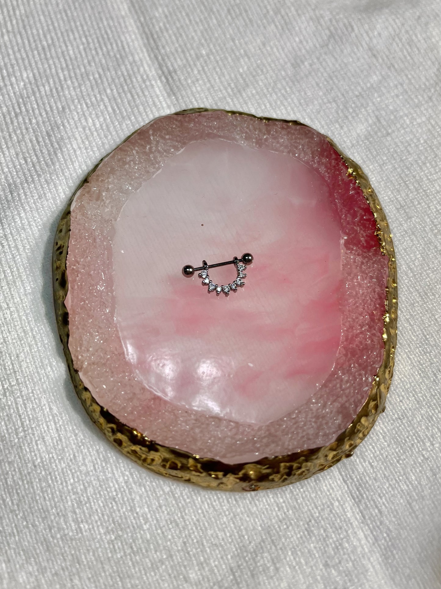 Piercing de pedrería plateado