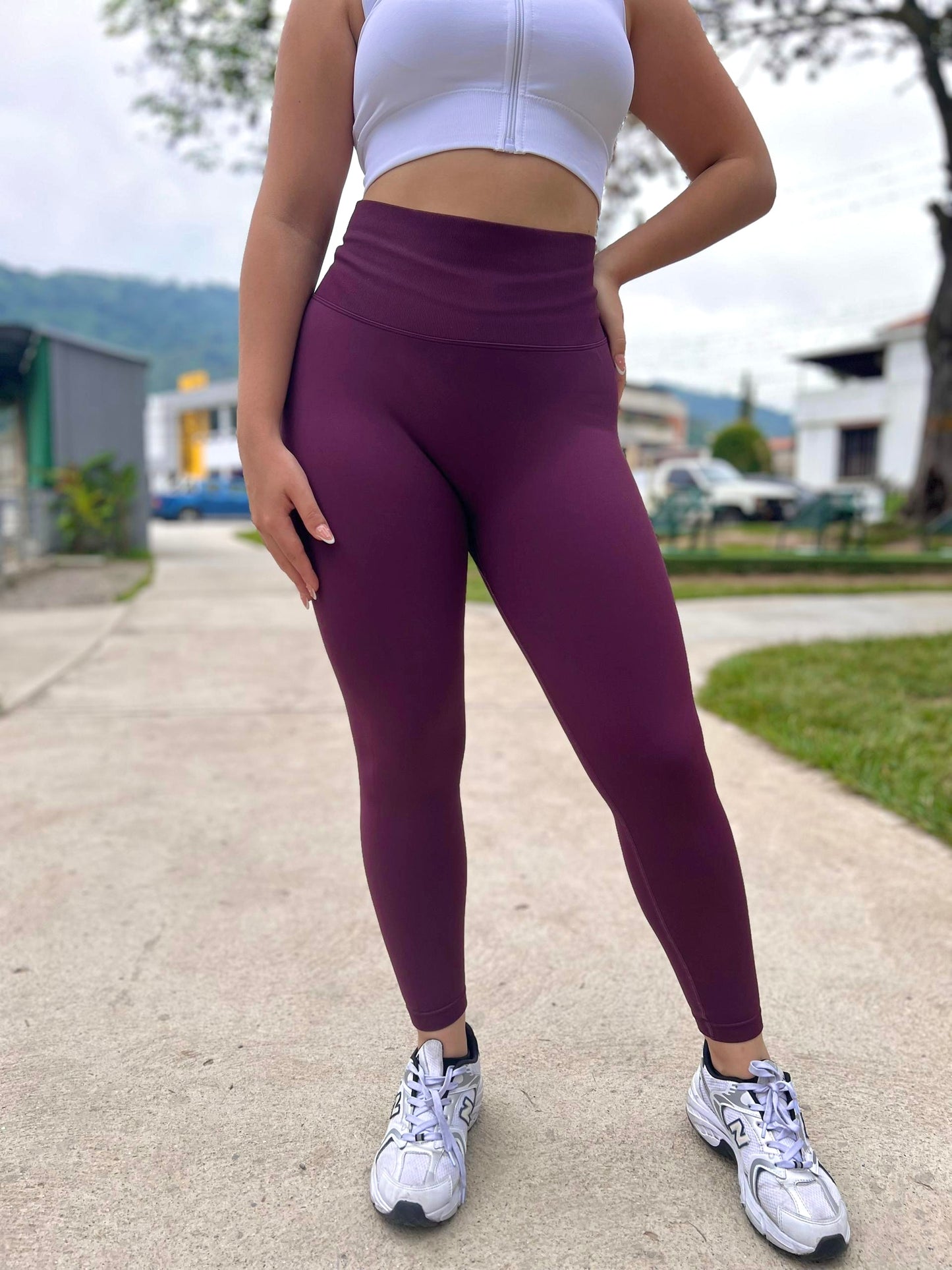 Leggin de pretina alta y push up vino