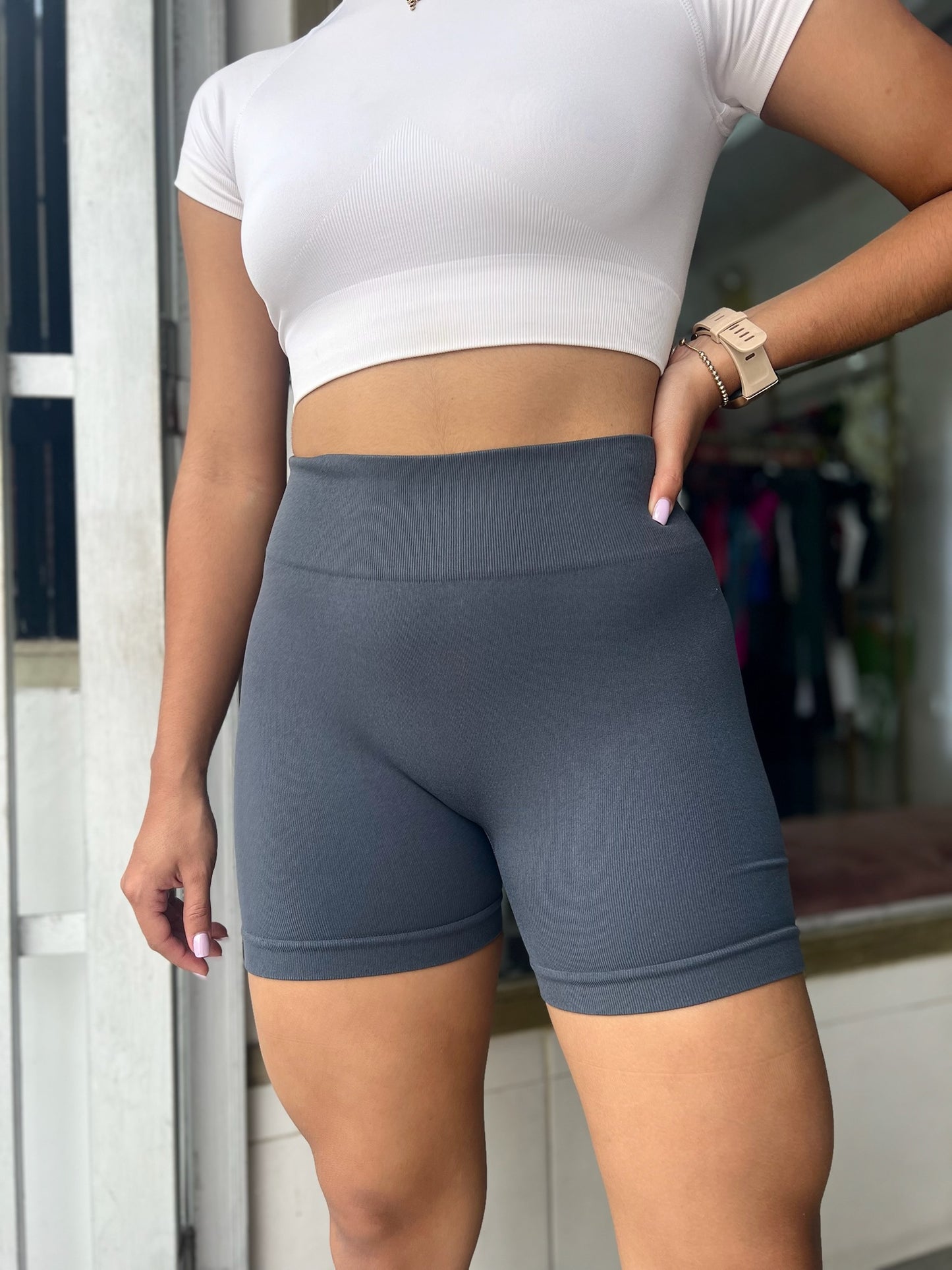 Short básico push up gris