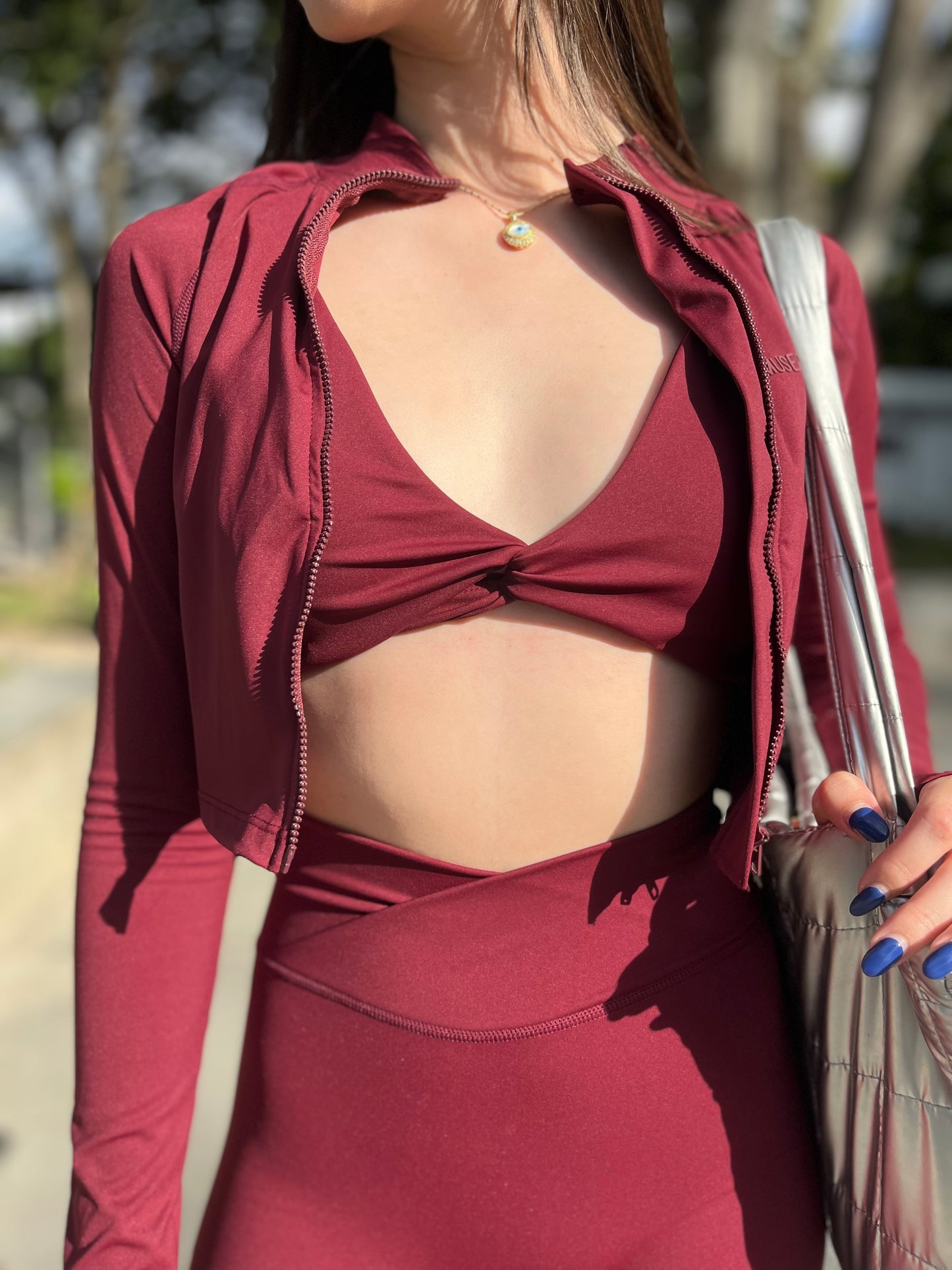 Chaqueta deportiva musera vinotinto