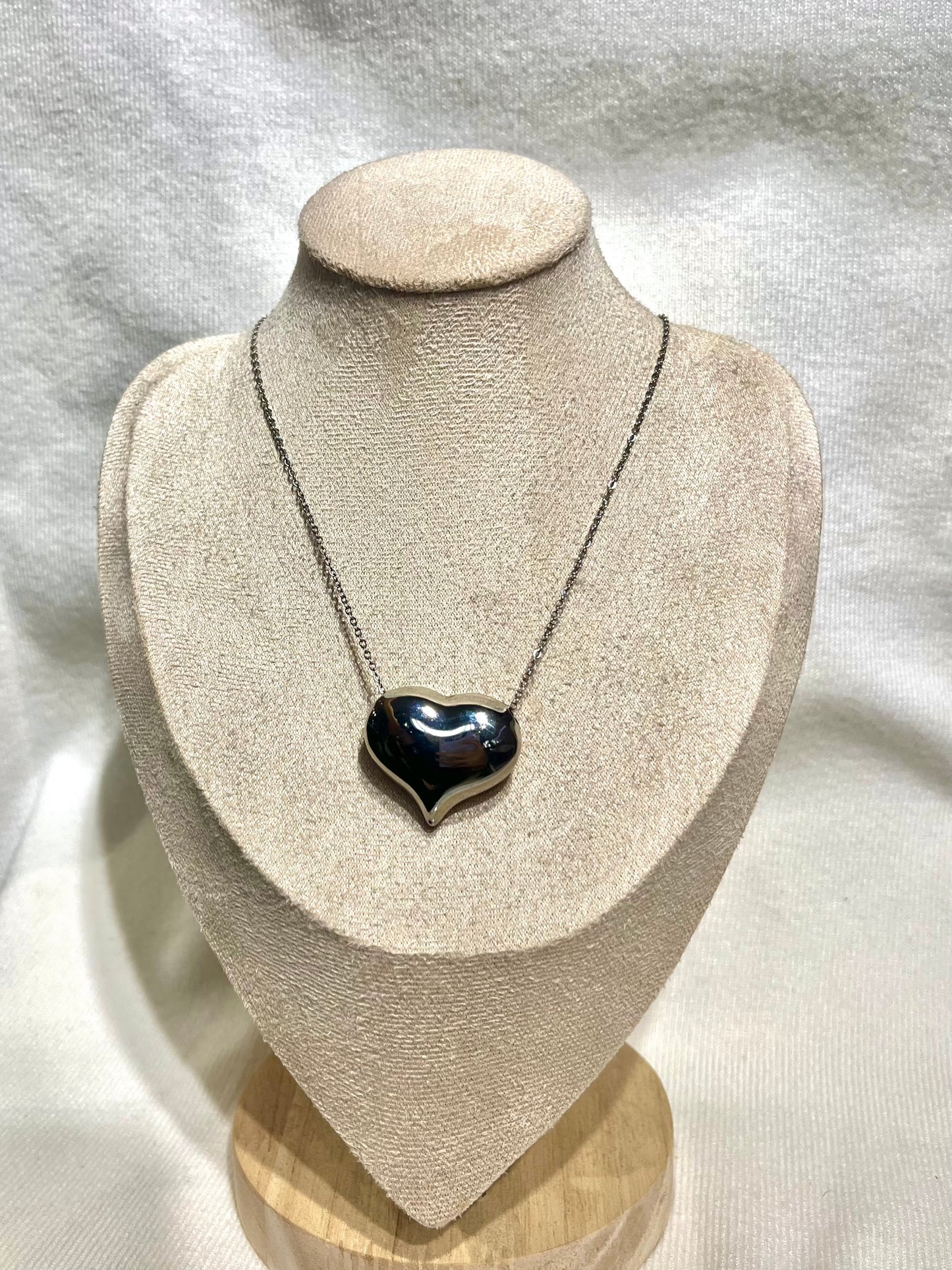 Collar de corazón grande colgante plateado