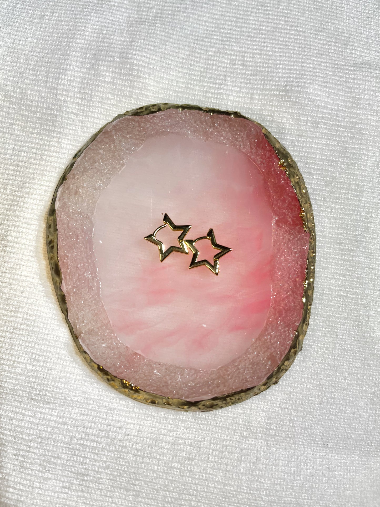 Argollas pequeñas de estrella dorado