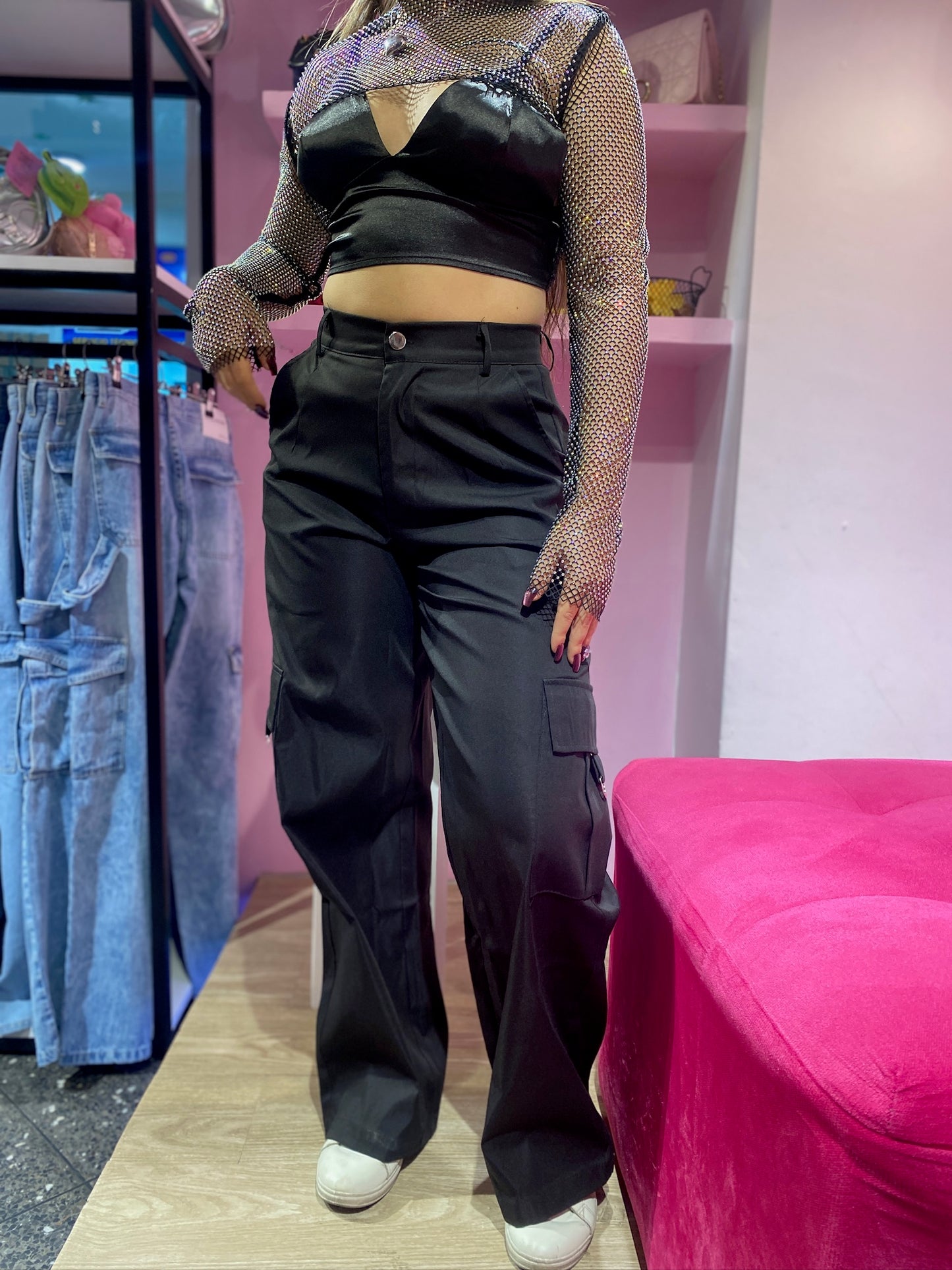 Pantalón cargo negro de botón