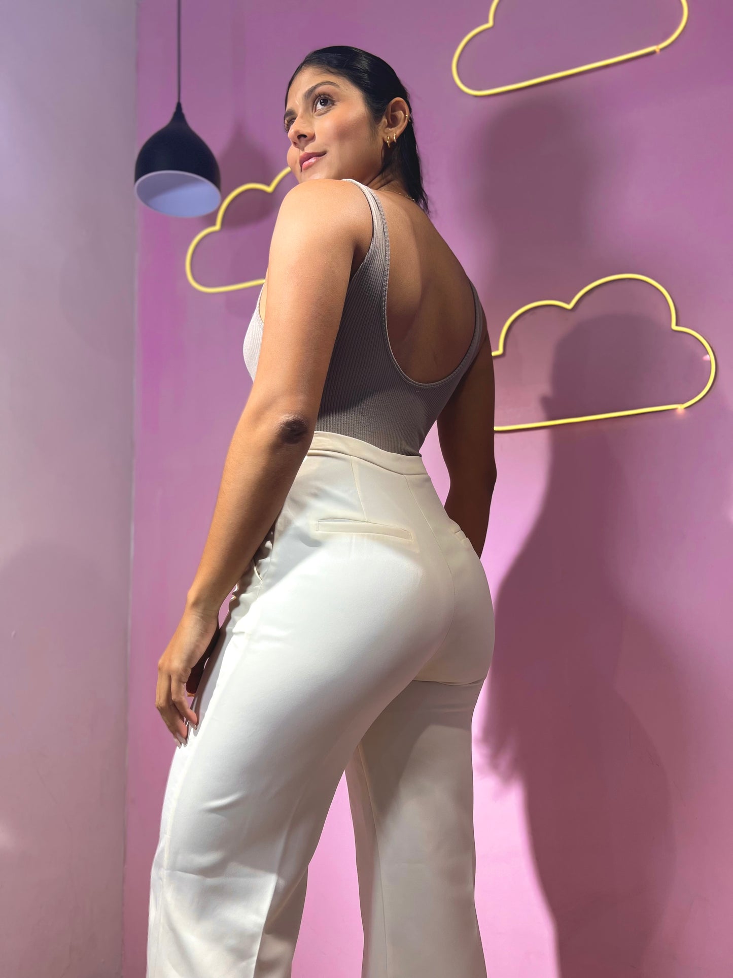 Pantalón wide leg de vestir de tonalidad crema Love Tree