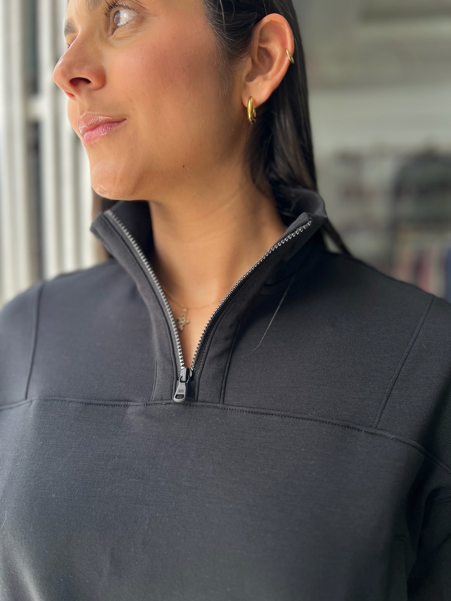 Hoodie negro cuello alto con cierre HOLLISTER