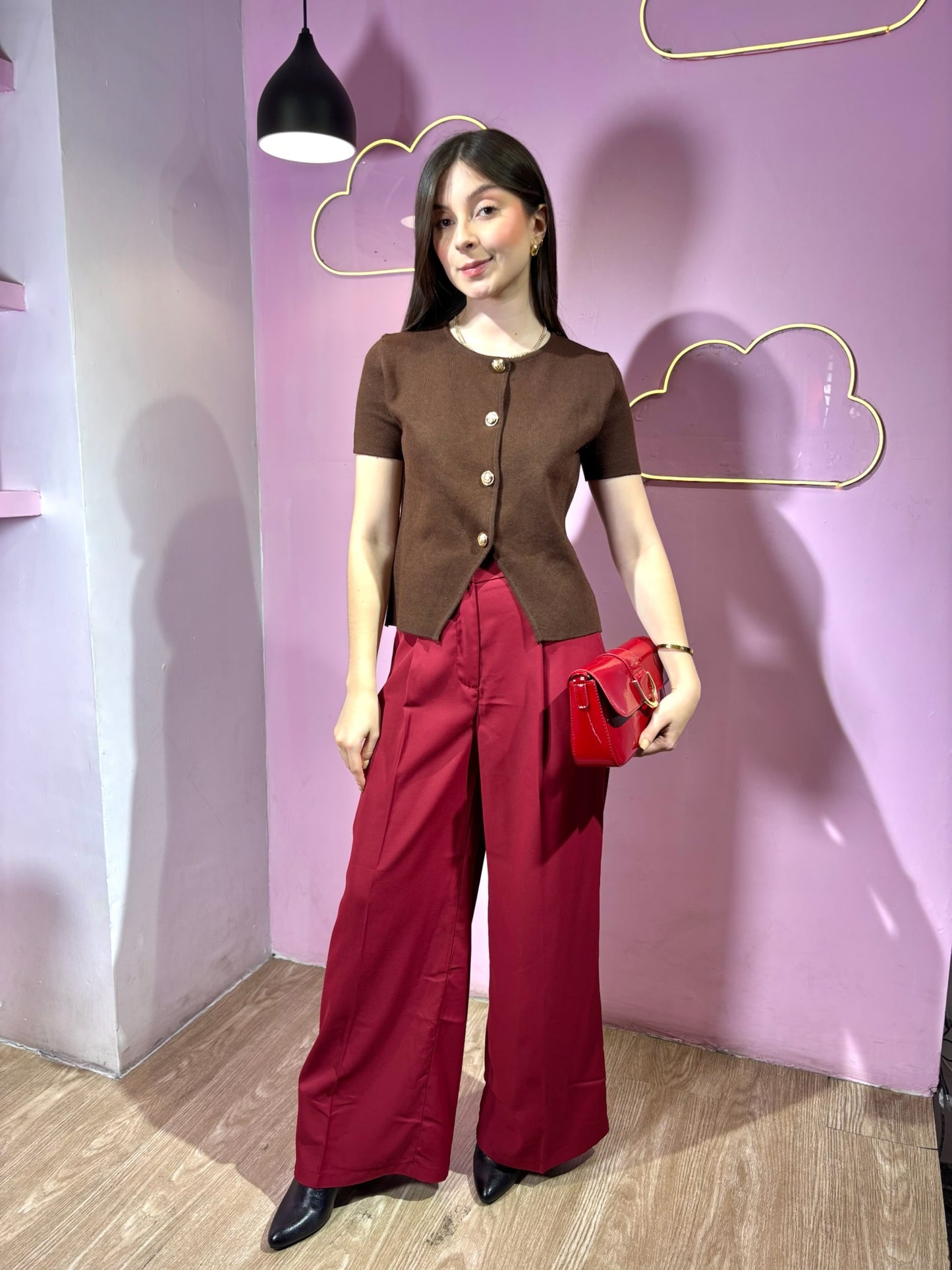 Top tejido marron de botones dorados