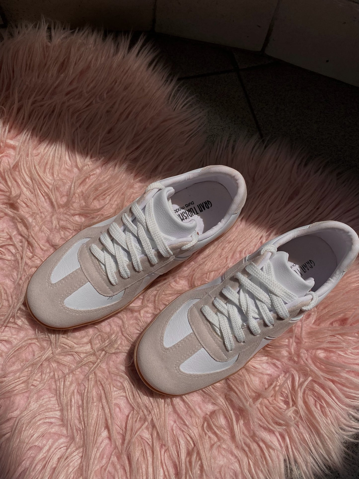 Botas blancas con beiges inspo samba GRAN TURISMO
