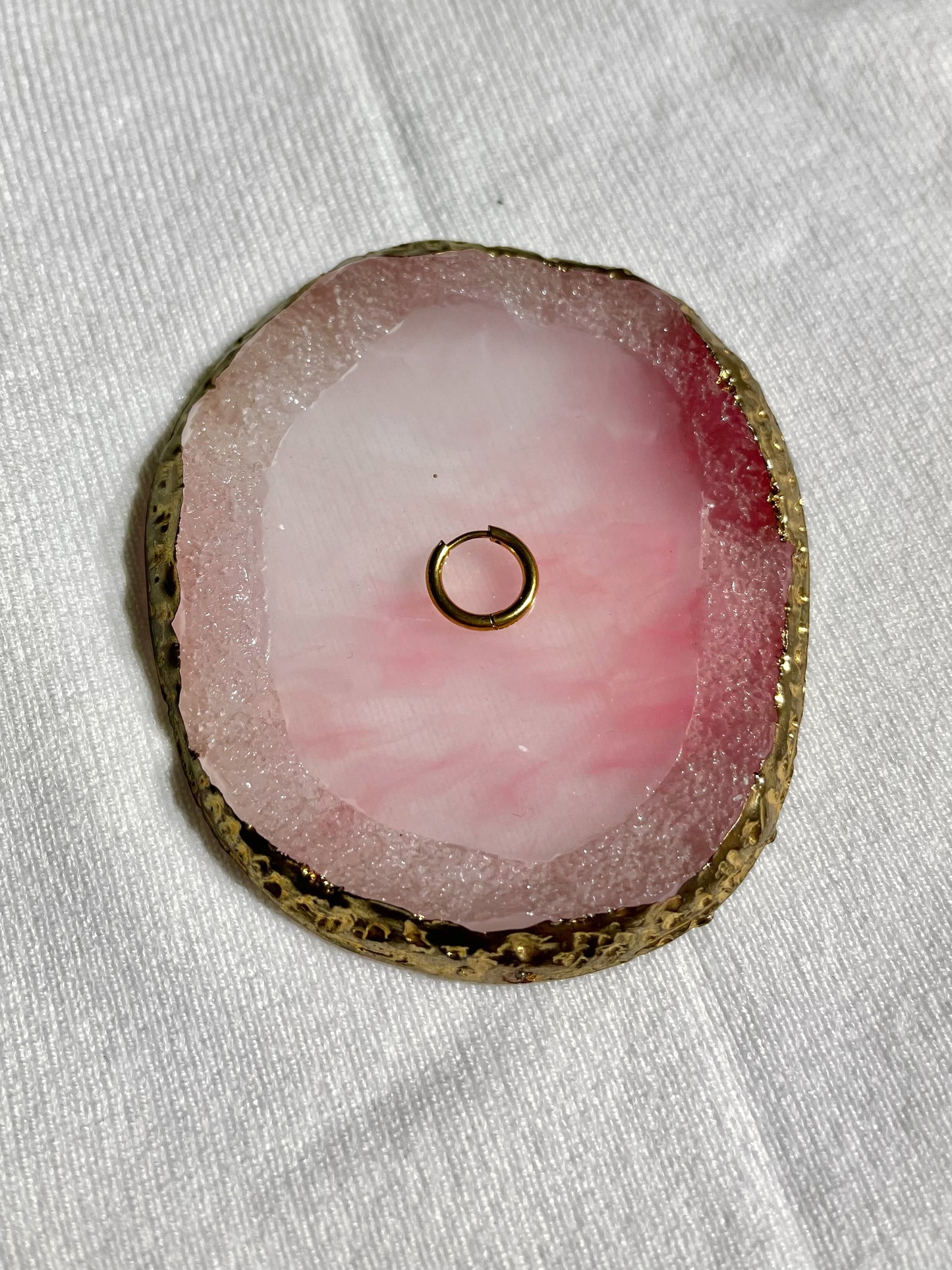Piercing de argolla dorada mediano
