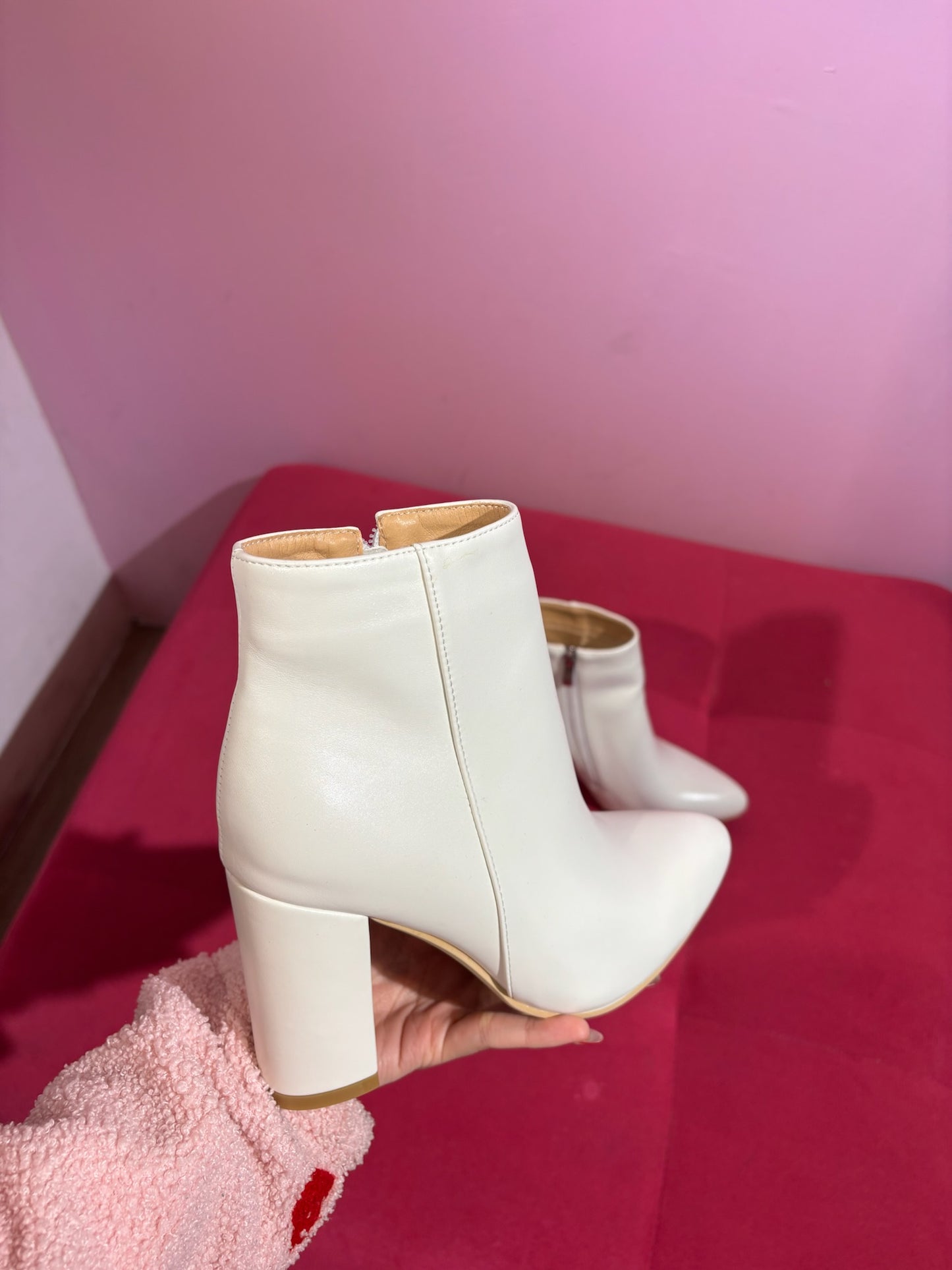 Botines stiletto blancos tacón grueso