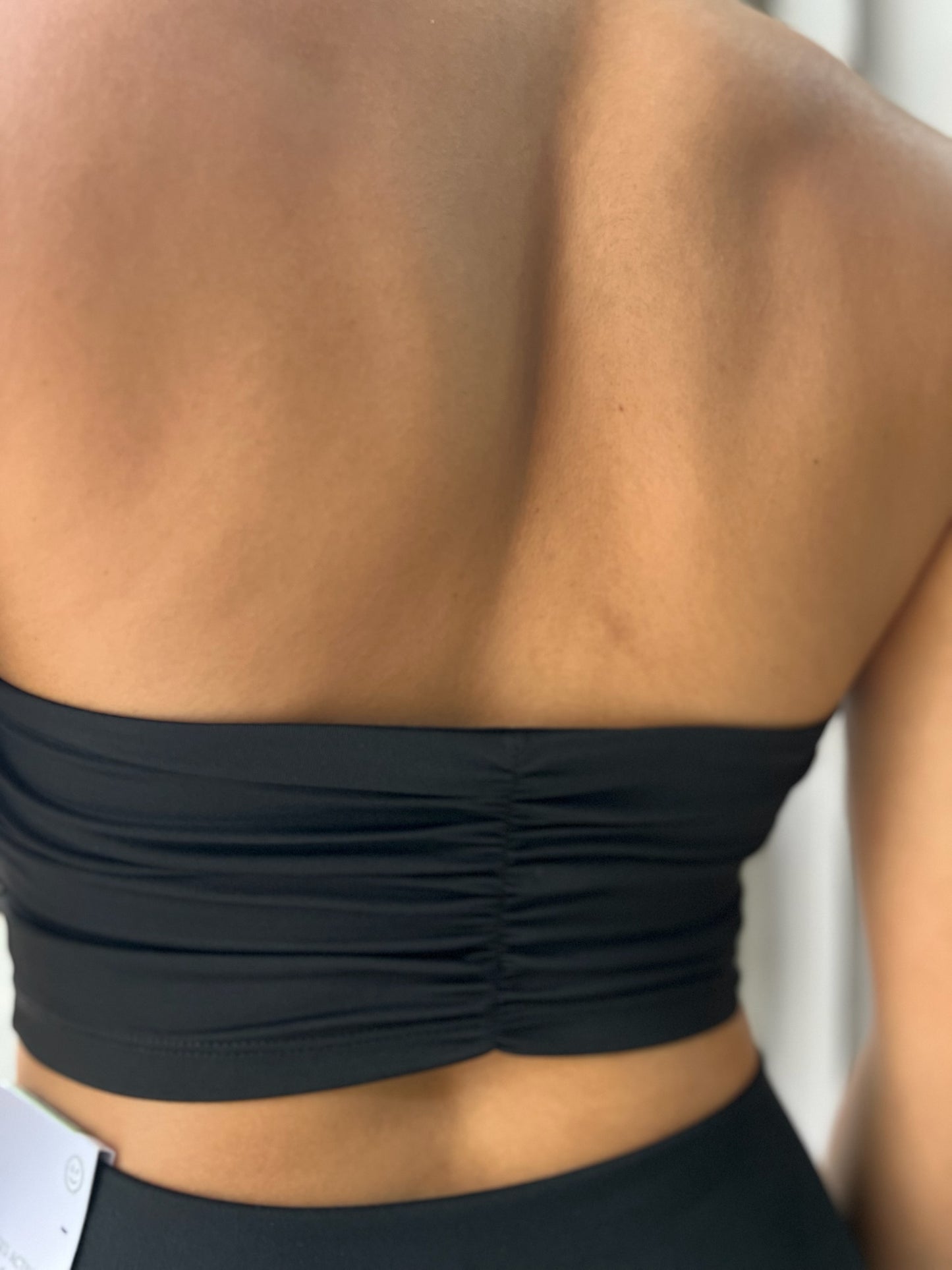 Top tirante al cuello con espalda descubierta negro