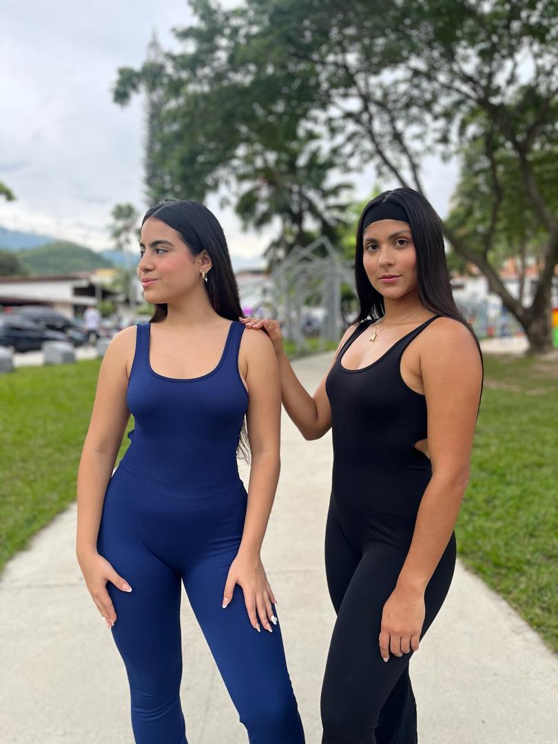 Enterizo deportivo sin mangas, espalda descubierta y efecto push up acampanado azul marino
