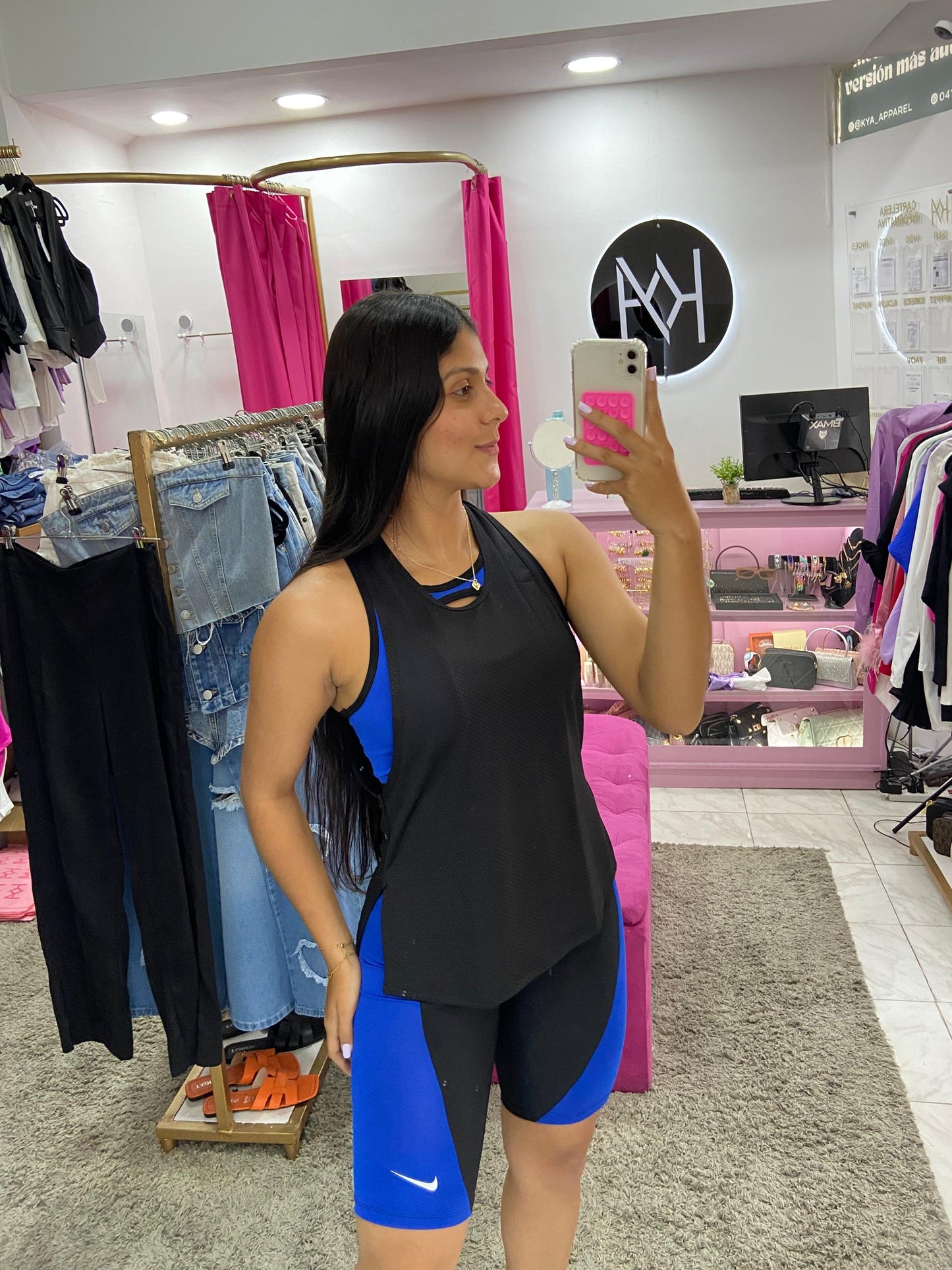 Set deportivo de top, biker y malla