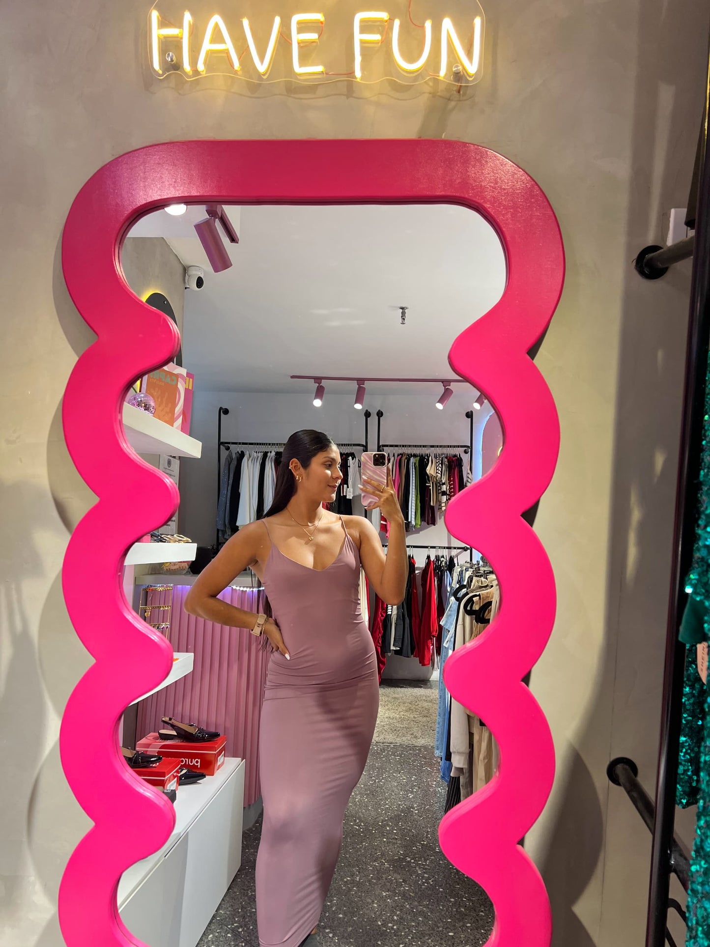 Vestido alicrado rosa de tirantes