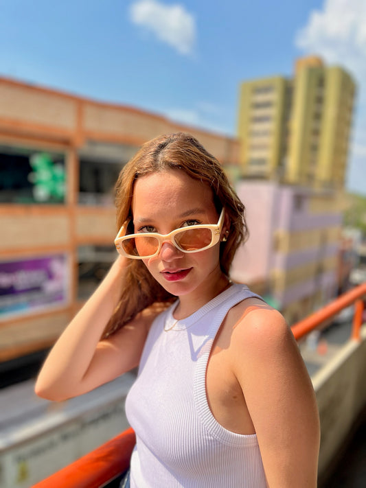 Lentes de sol color crema