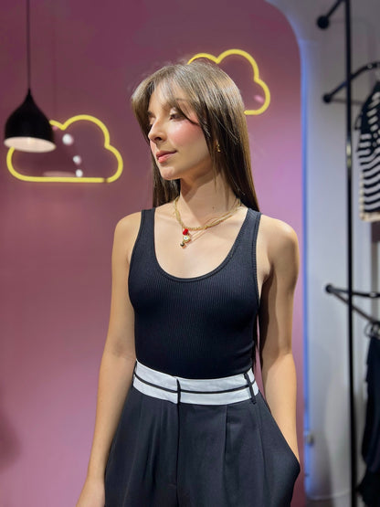 Body de tirantes y espalda baja negro