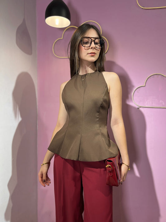 Top de plises marrón espalda descubierta