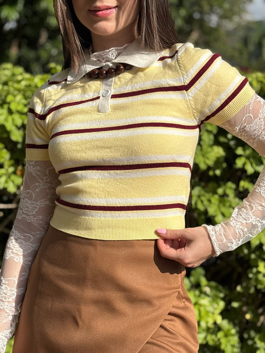 Chemise tejida amarilla con rayas blancas y marrones