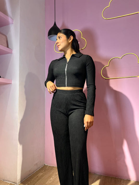 Set texturizado con top manga larga de cierre y pantalón de pretina