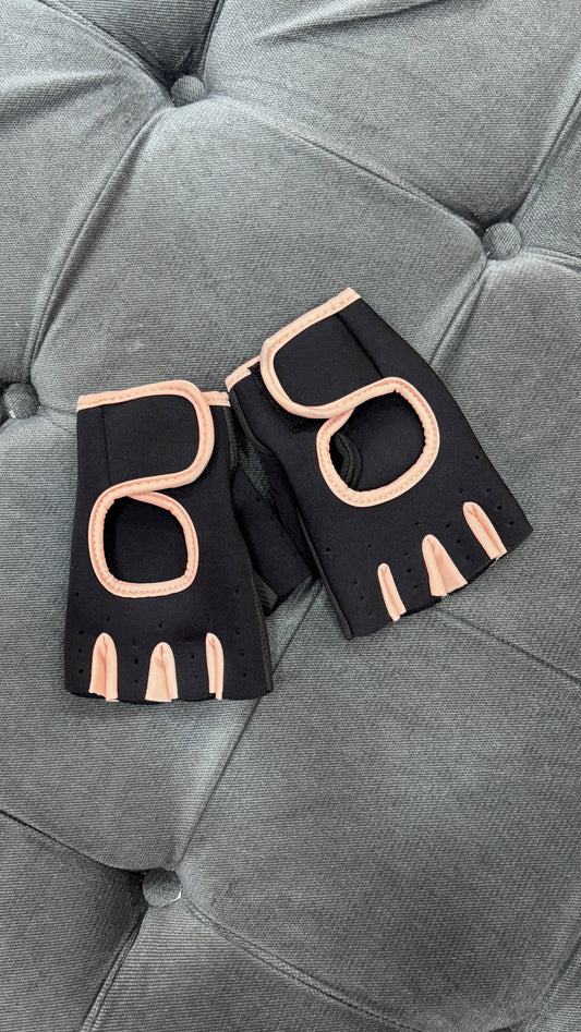 Guantes de dama deportivos negro con bordes rosados