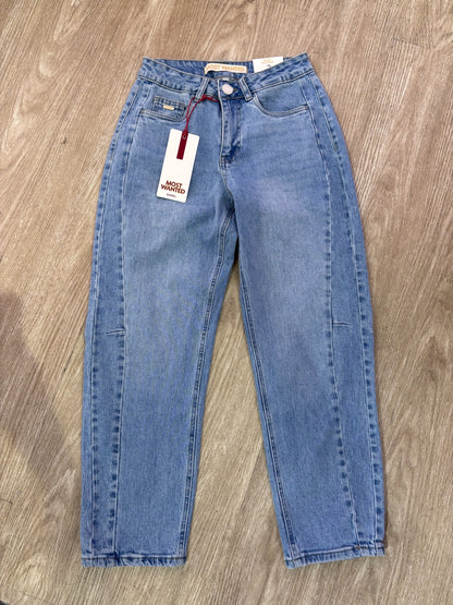 Jean barrel tono medio detalles de costura laterales MOST WANTED