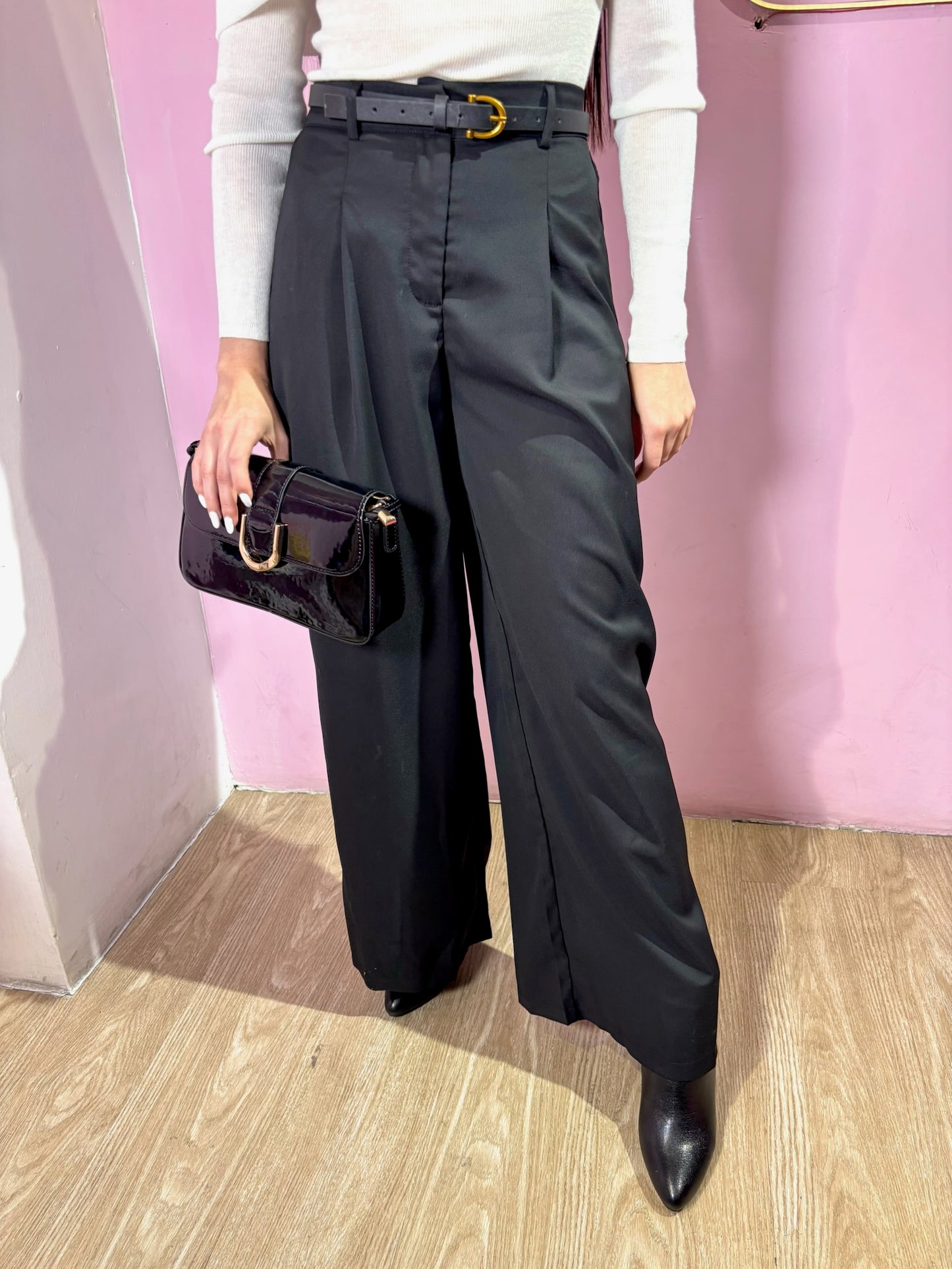 Pantalón palazzo negro con correa