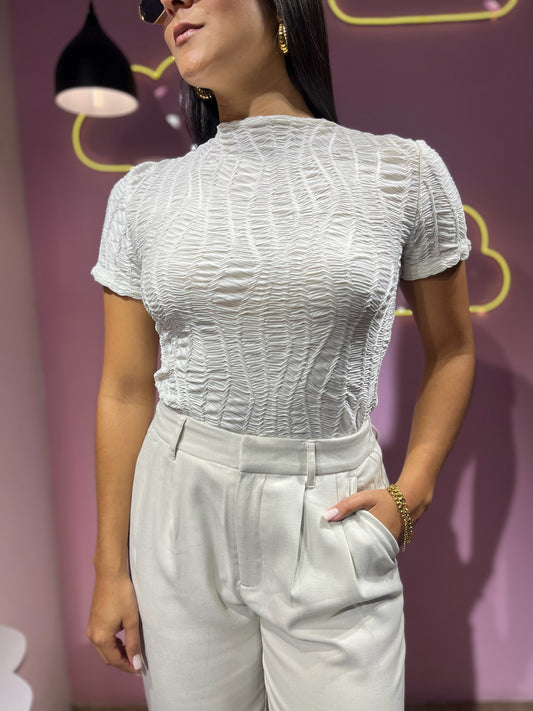 Top de malla texturizado color crema