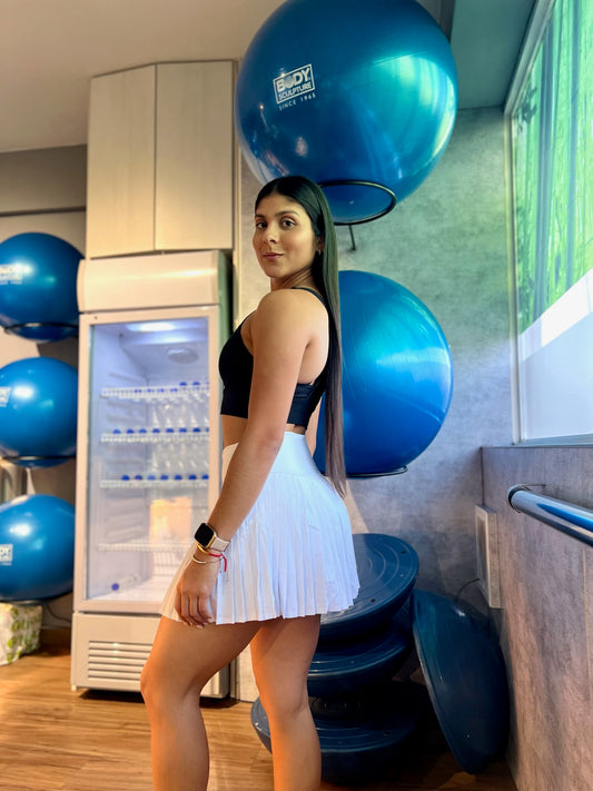 Falda short plisada blanca