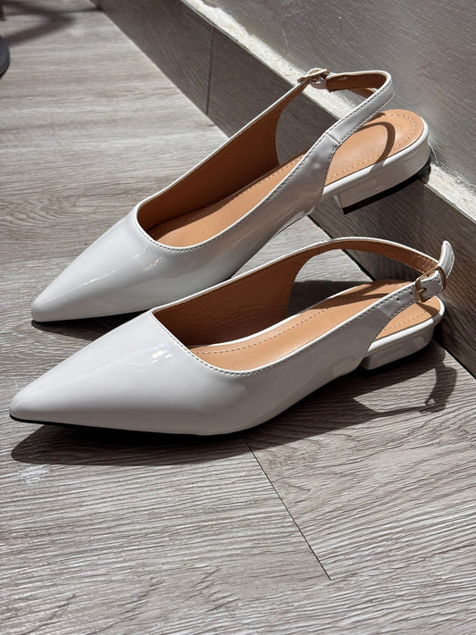 Zapatillas stiletto blancas patente lisas