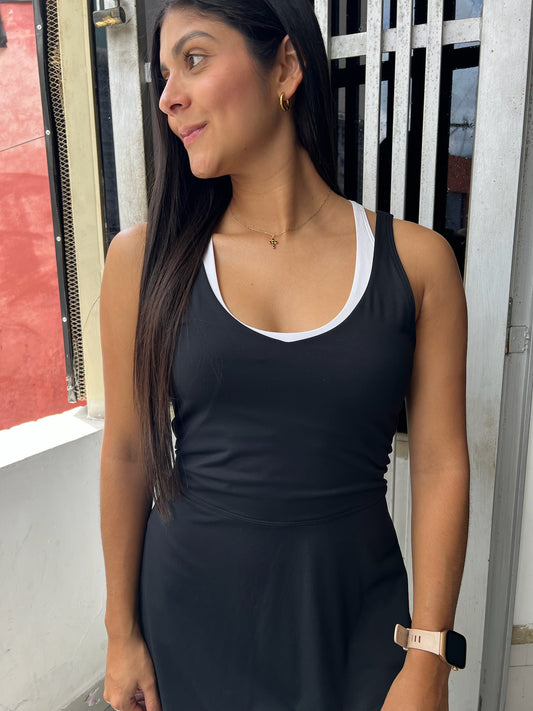 Vestido negro deportivo con top blanco y espalda de tirantes HOLLISTER