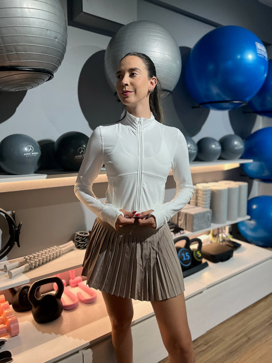 Suéter deportivo ajustado con cierre delantero