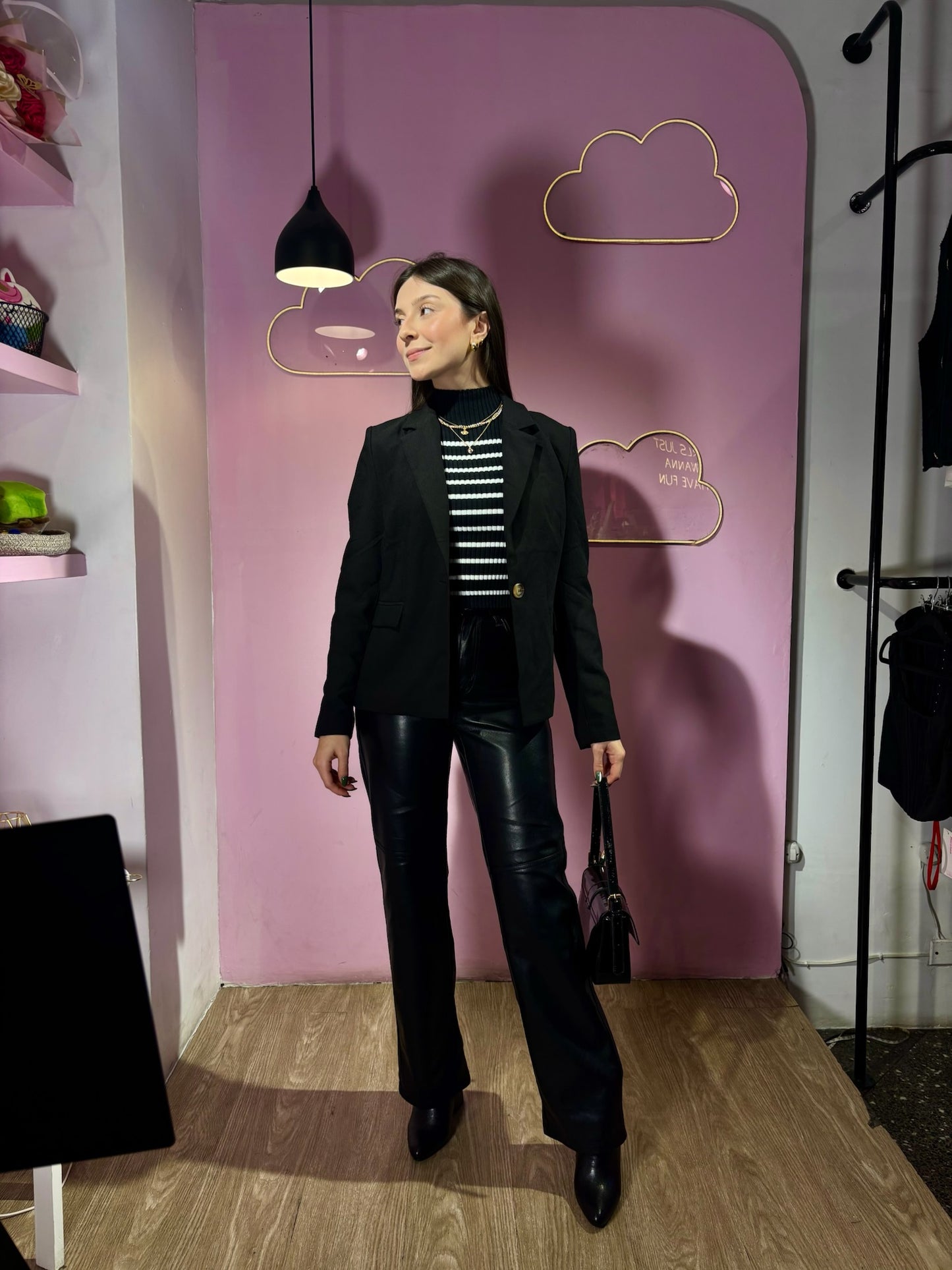 Pantalón de cuerina BERSHKA