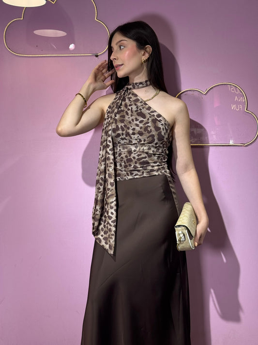 Top asimétrico animal print con tirante en el cuello