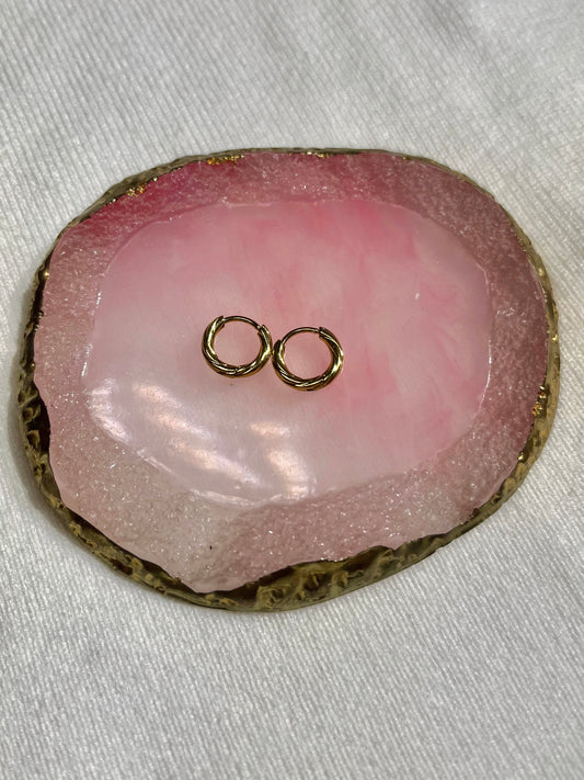 Argollas pequeñas doradas texturizadas