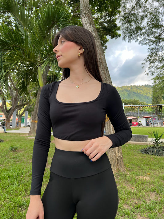 Top deportivo hollister manga larga escote cuadrado negro