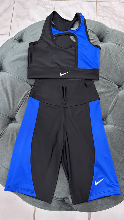 Set de tres piezas deportivo femenino NIKE negro con azul