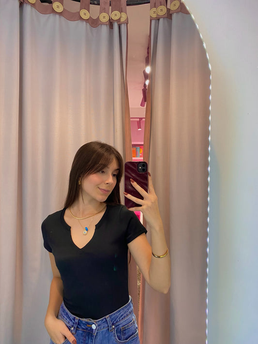 Top hollister básico negro manga corta