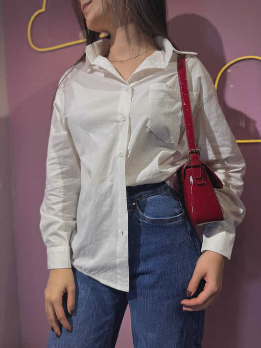 Camisa blanca larga con bolsillo