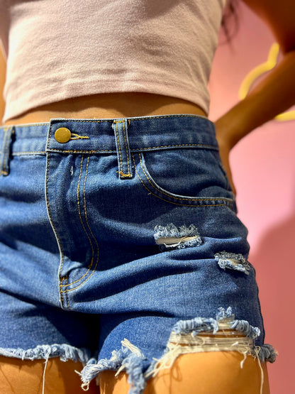 Short de jean oscuro con roturas
