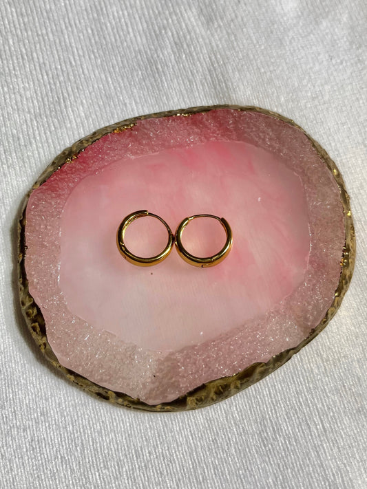 Argollas ligeras doradas pequeñas