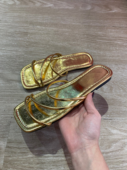 Sandalias doradas lisas