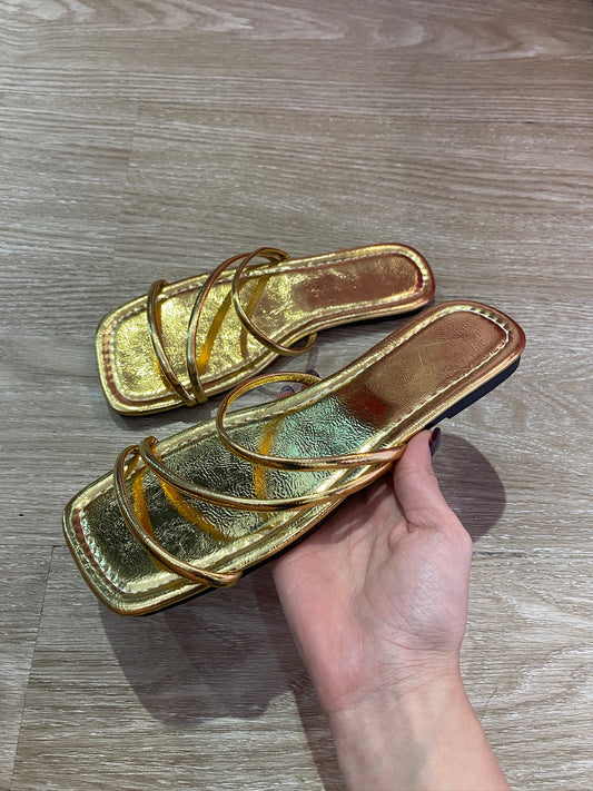 Sandalias doradas lisas