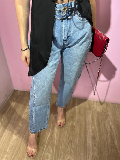 Jean barrel tono medio detalles de costura laterales MOST WANTED