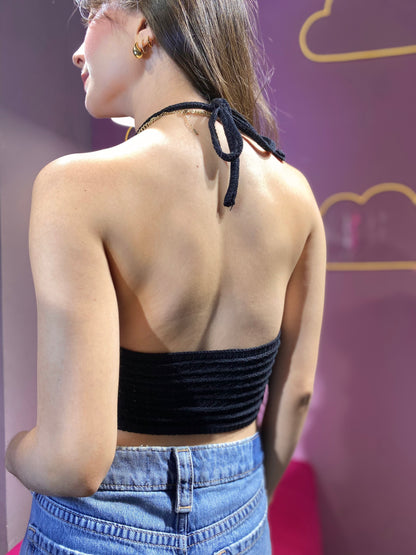 Top tejido estilo crochet negro escote en V