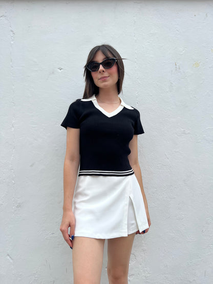 Falda short con abertura clásica blanca