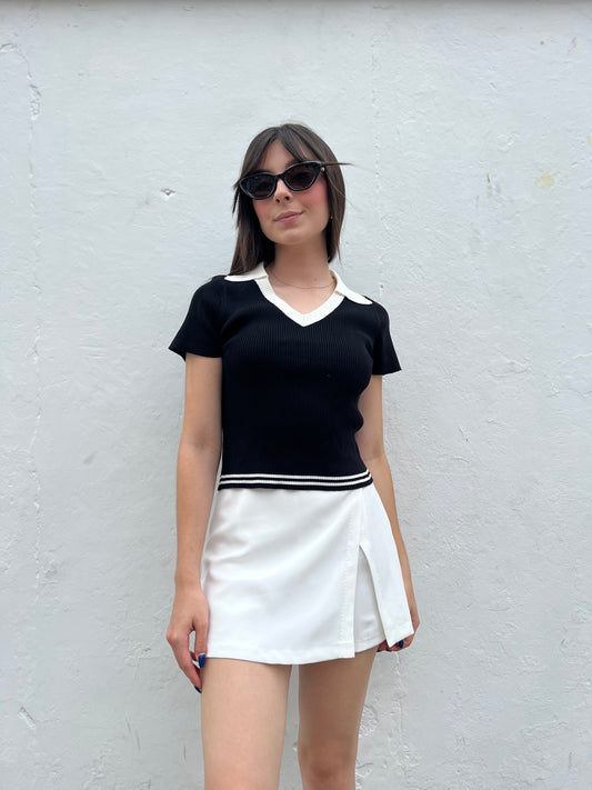 Falda short con abertura clásica blanca